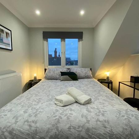 Stylish Two Bedroom Apartment Near Victoria Park Cardiff Exterior foto